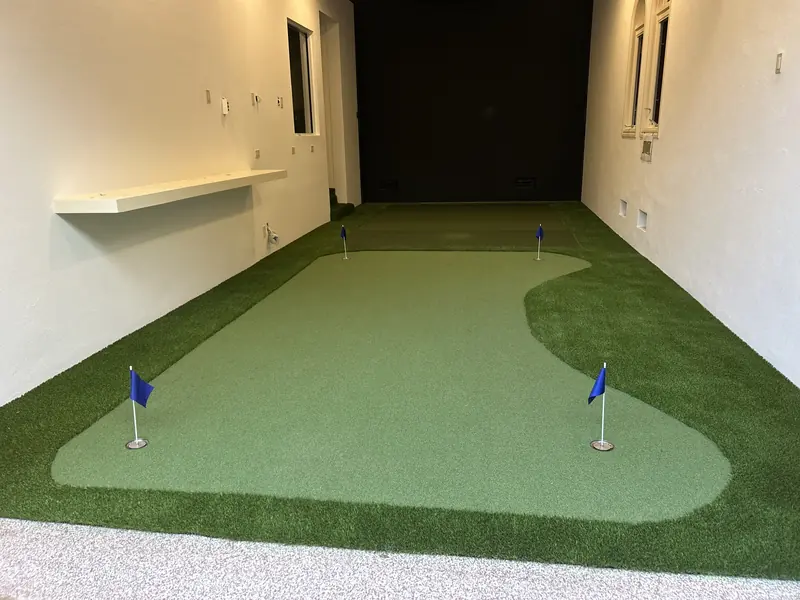 Golf simulator room turf and putting green in Sarasota